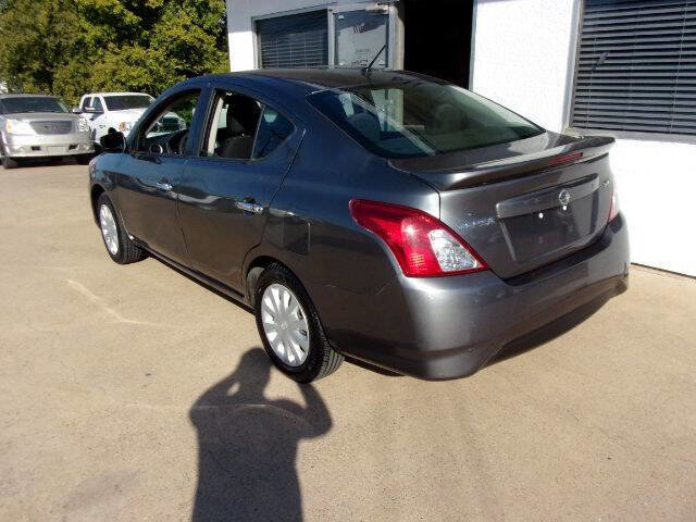 Used 2018 Nissan Versa SV image 5