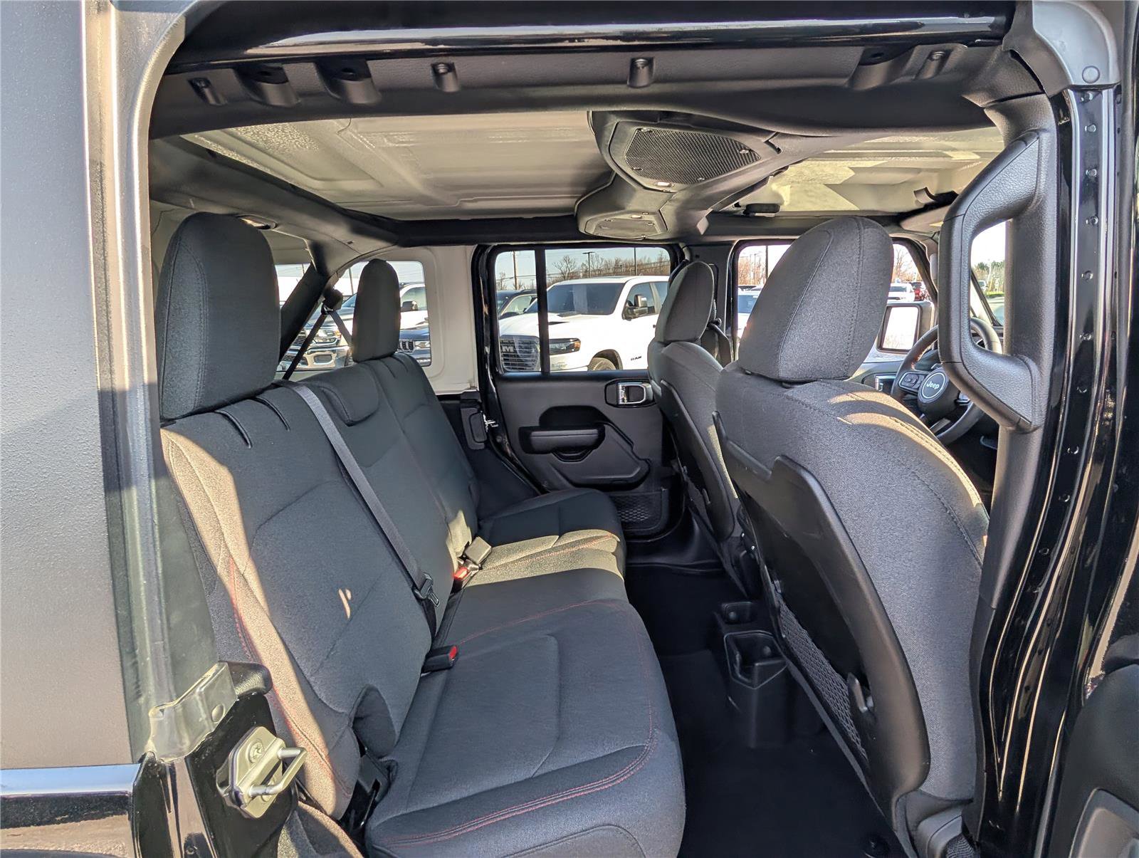 Used 2024 Jeep Wrangler Unlimited Rubicon AWD/4WD image 13