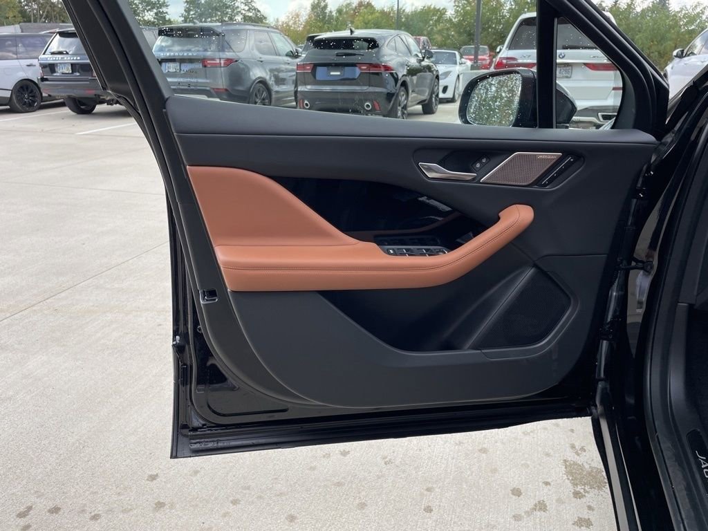 New 2024 Jaguar I-PACE R-Dynamic HSE image 17