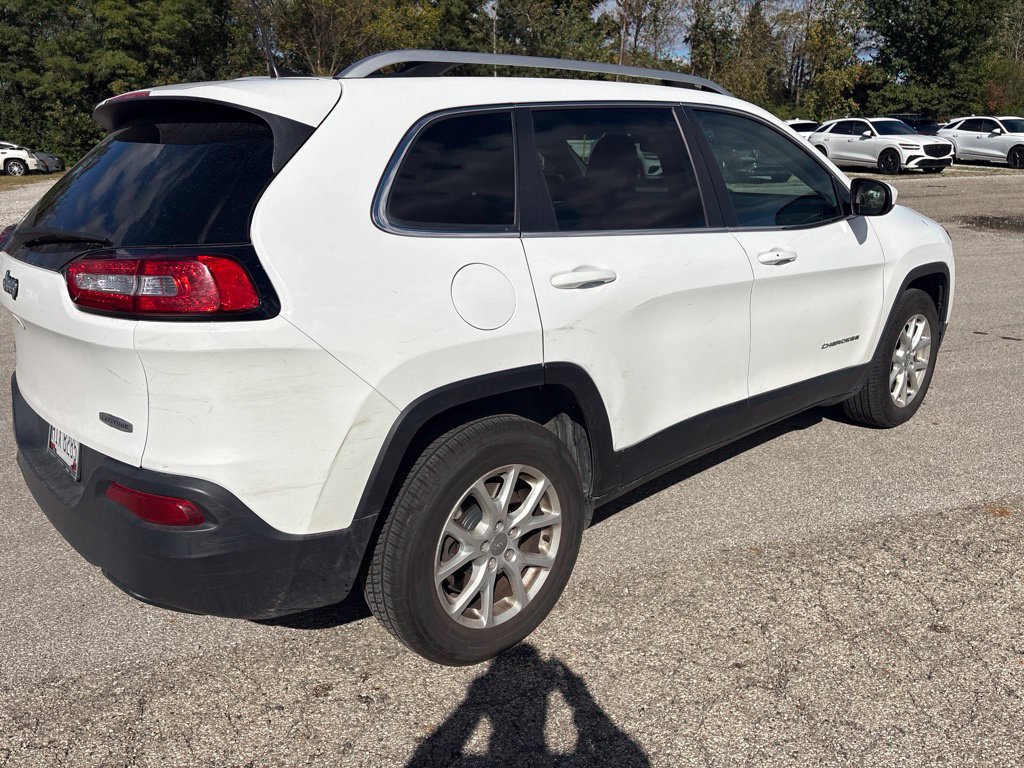Used 2018 Jeep Cherokee Latitude Plus w/ Cold Weather Group AWD/4WD image 5