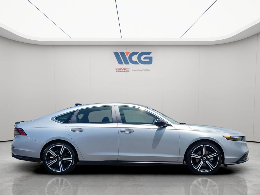 Used 2024 Honda Accord Sport image 3