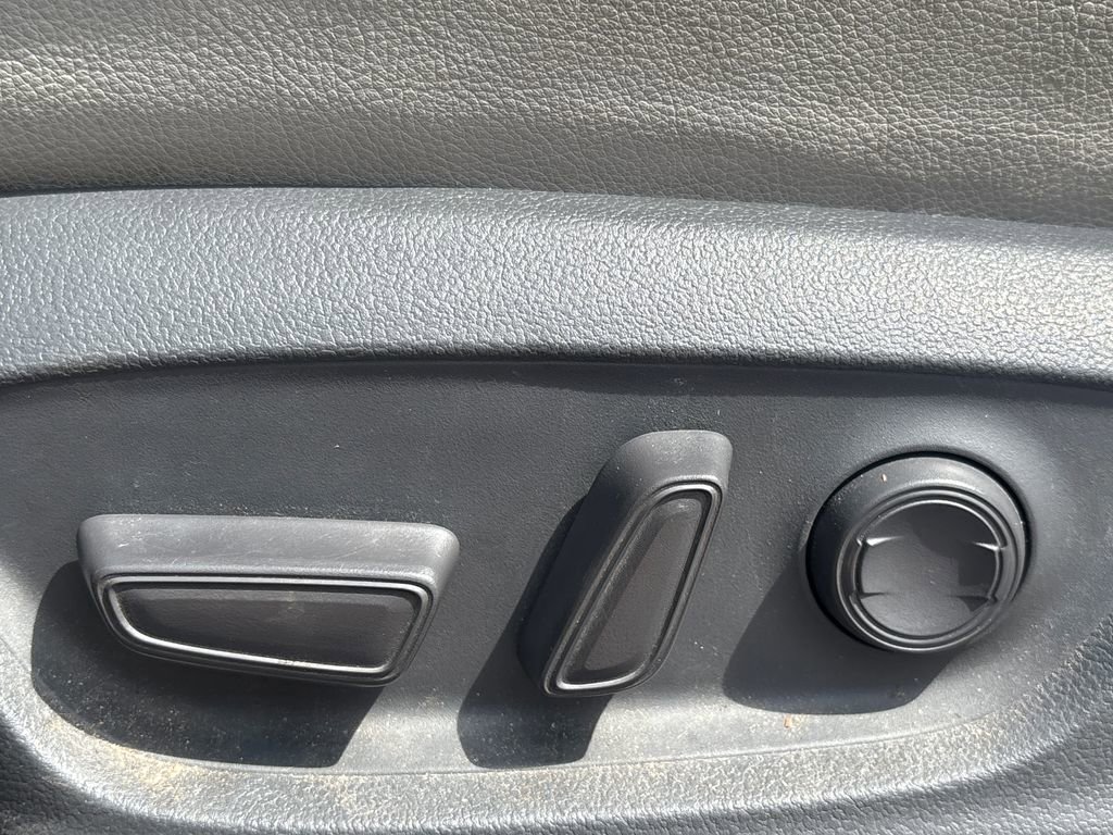 Used 2018 Toyota Camry SE FWD image 8