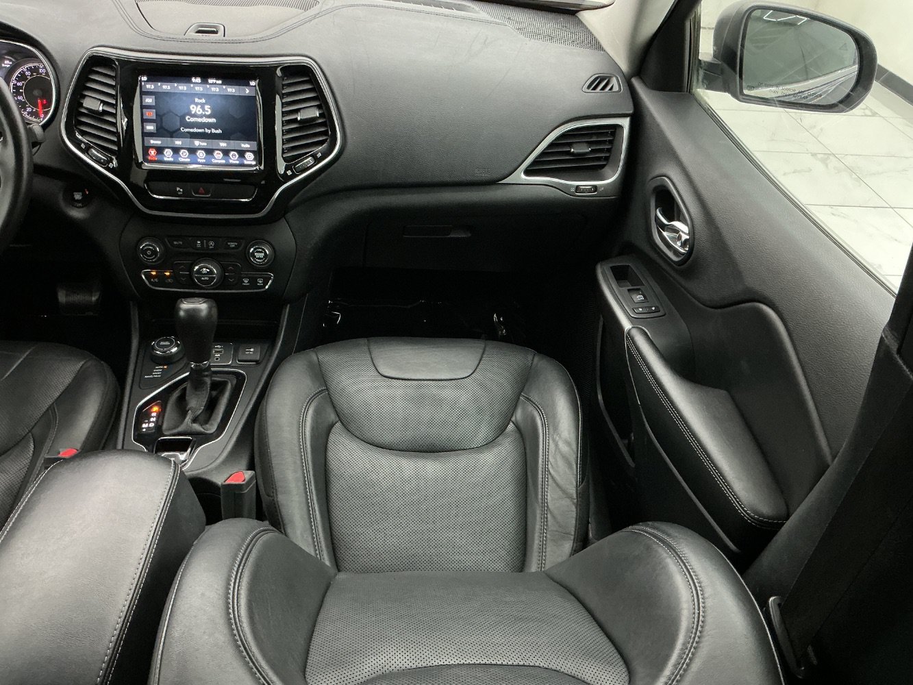 Used 2019 Jeep Cherokee Limited AWD/4WD image 28