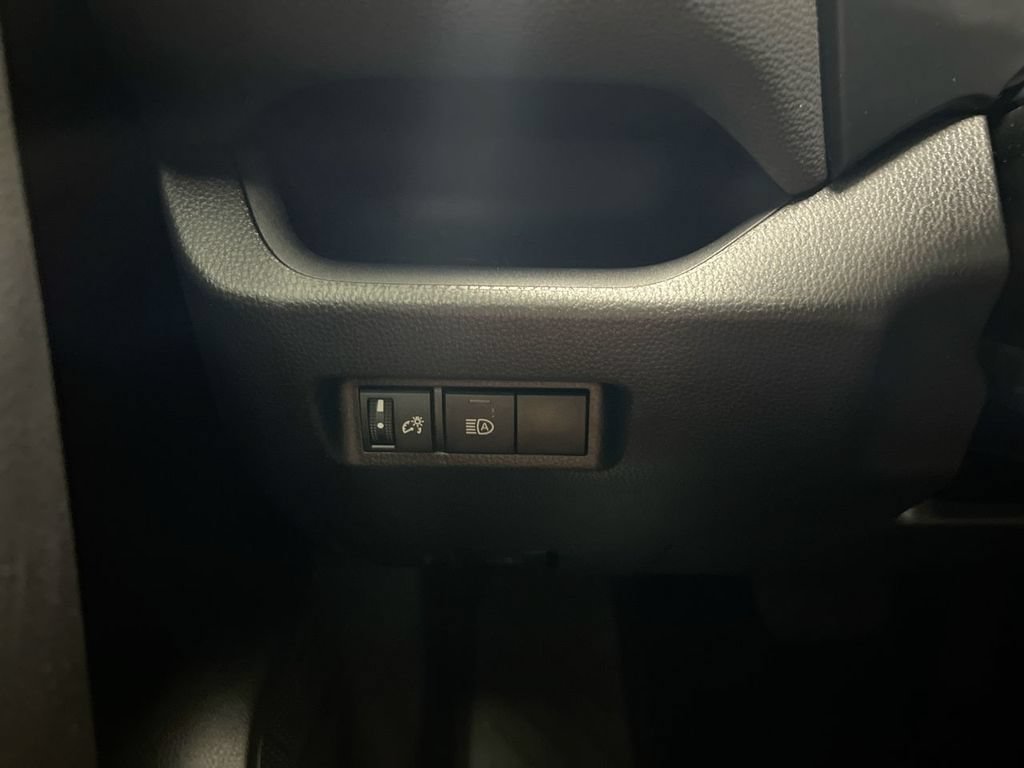 Used 2021 Toyota RAV4 LE FWD image 18