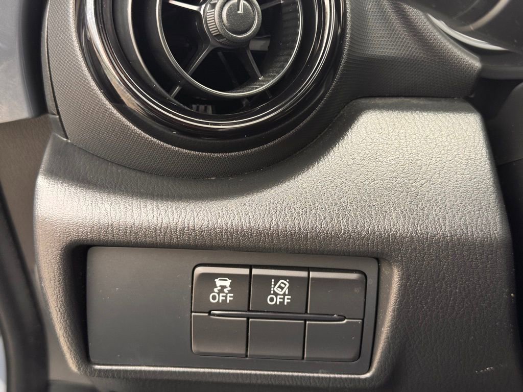 Used 2021 MAZDA MX-5 Miata Club RWD image 21