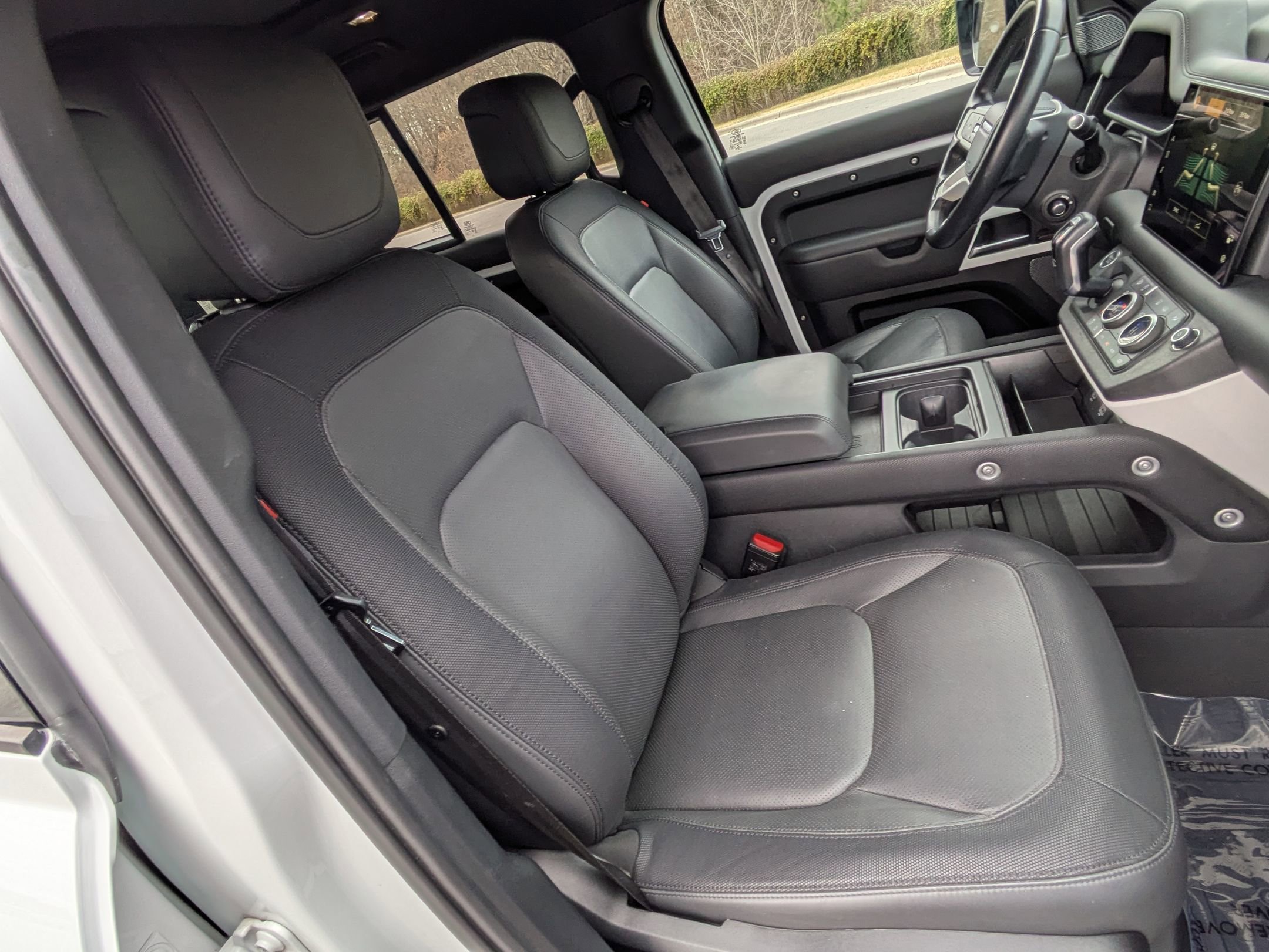 Certified 2023 Land Rover Defender 110 X-Dynamic SE image 31