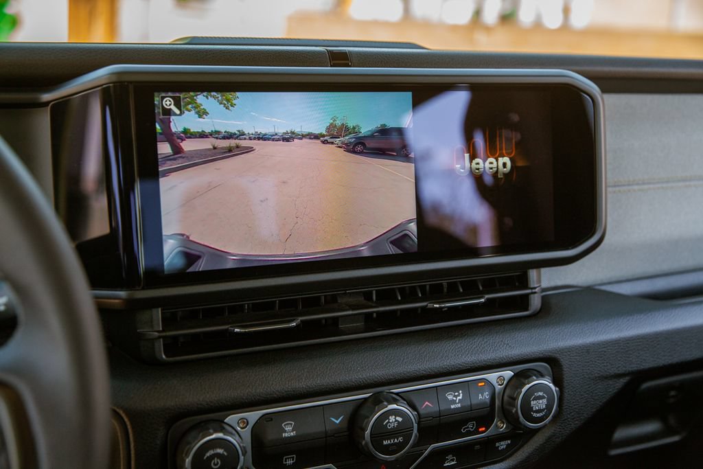 Used 2025 Jeep Gladiator Sport AWD/4WD image 15