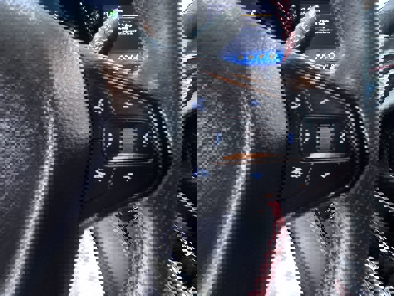 Used 2025 Chevrolet Trax RS w/ Sunroof Package image 21