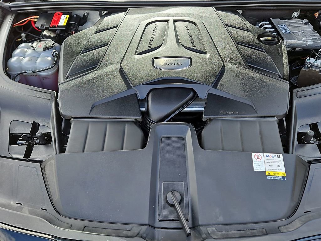 Used 2022 Porsche Cayenne AWD/4WD image 23