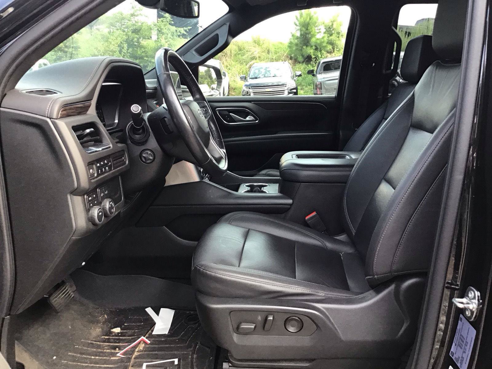 Used 2022 Chevrolet Tahoe Z71 w/ Luxury Package AWD/4WD image 11