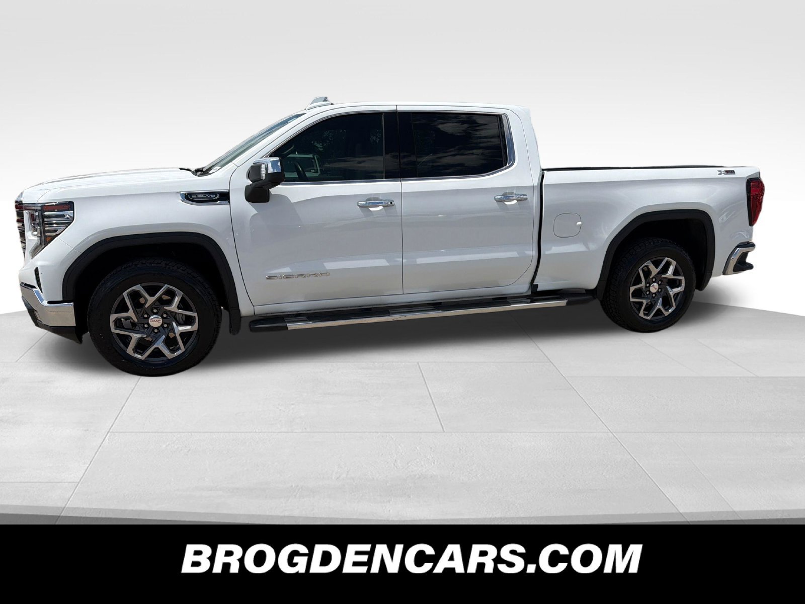 Used 2023 GMC Sierra 1500 SLT w/ SLT Premium Package AWD/4WD image 5