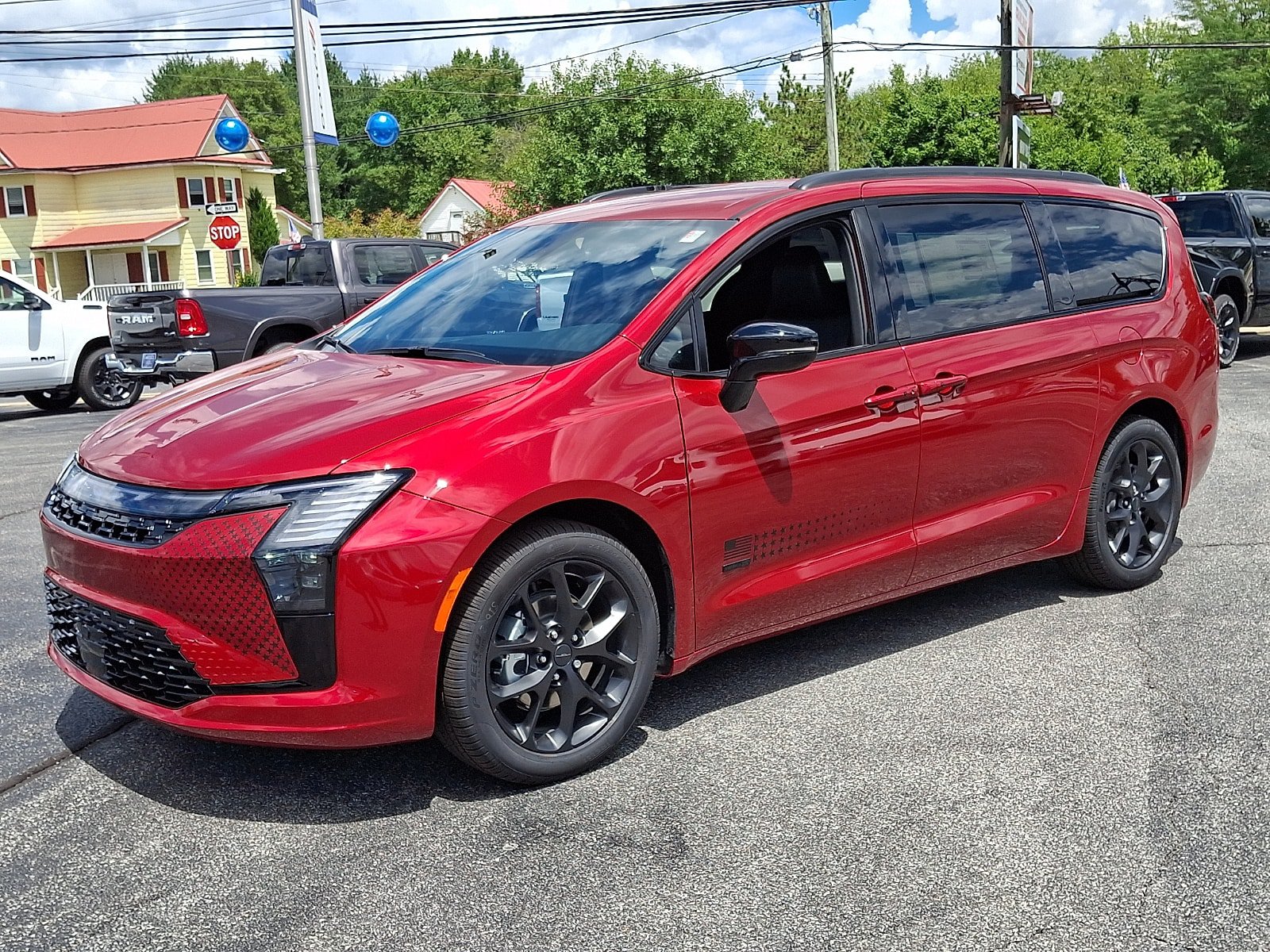 New 2027 Chrysler Pacifica Select FWD image 3