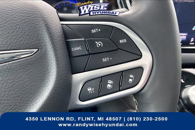 Used 2024 Chrysler Pacifica Limited image 19