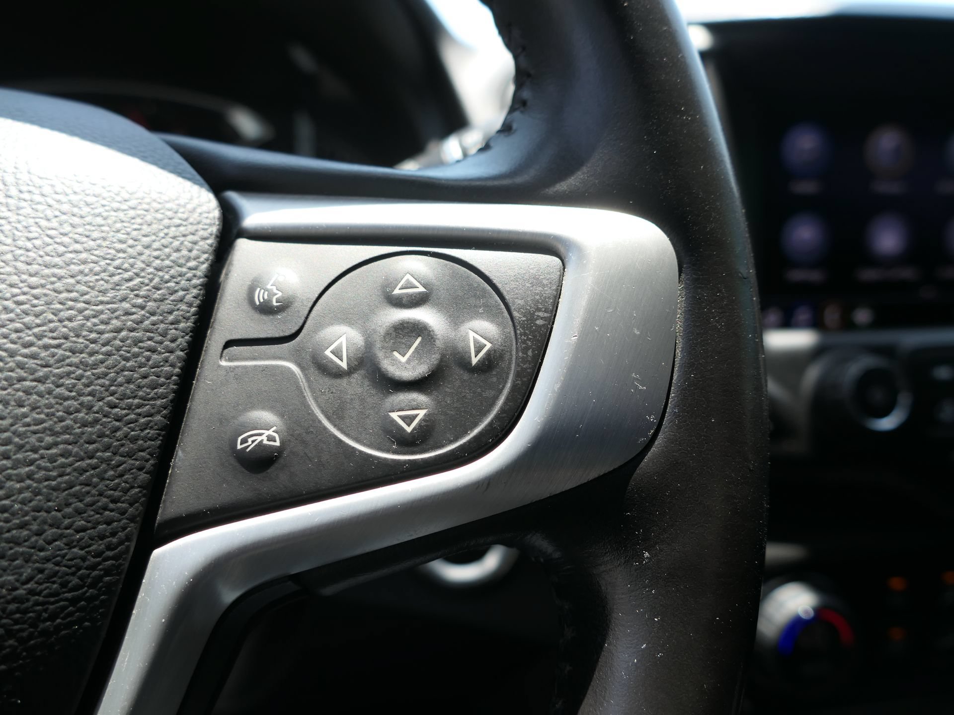 Used 2022 GMC Terrain SLT w/ Tech Package FWD image 16
