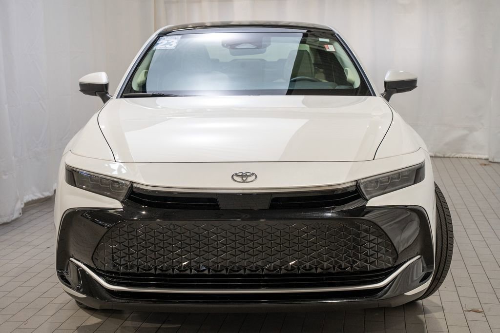 Used 2023 Toyota Crown Limited image 3