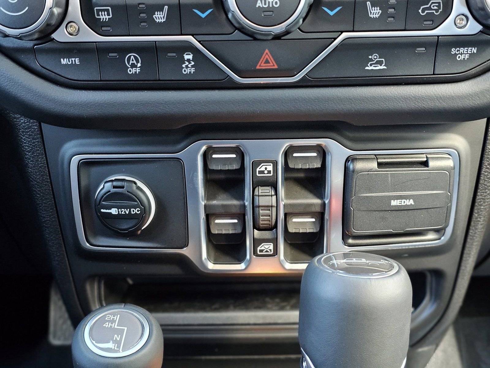 New 2026 Jeep Gladiator Sahara AWD/4WD image 21