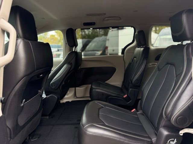 Certified 2024 Chrysler Pacifica Touring-L image 19