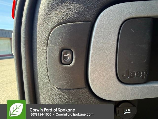 Used 2015 Jeep Cherokee Limited w/ Luxury Group image 18