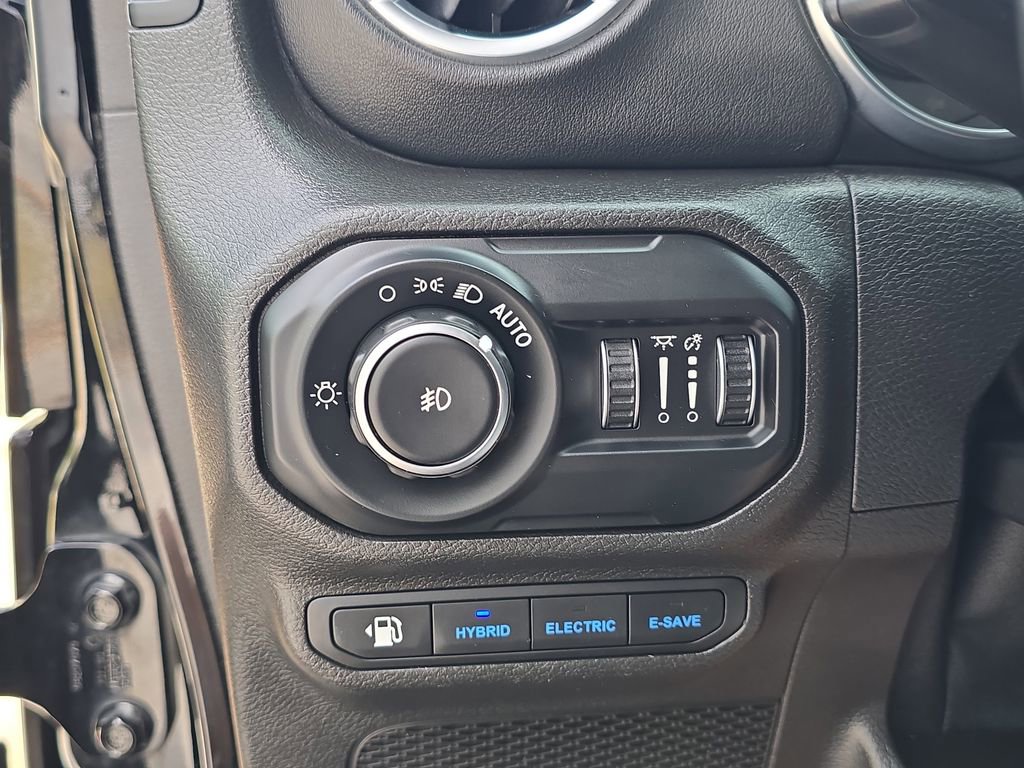 Used 2021 Jeep Wrangler Unlimited Sahara w/ Cold Weather Group image 25