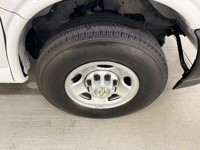 Used 2025 Chevrolet Express 3500 LS image 4
