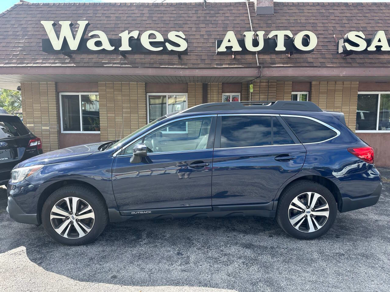 Used 2018 Subaru Outback 3.6R Limited AWD/4WD image 2