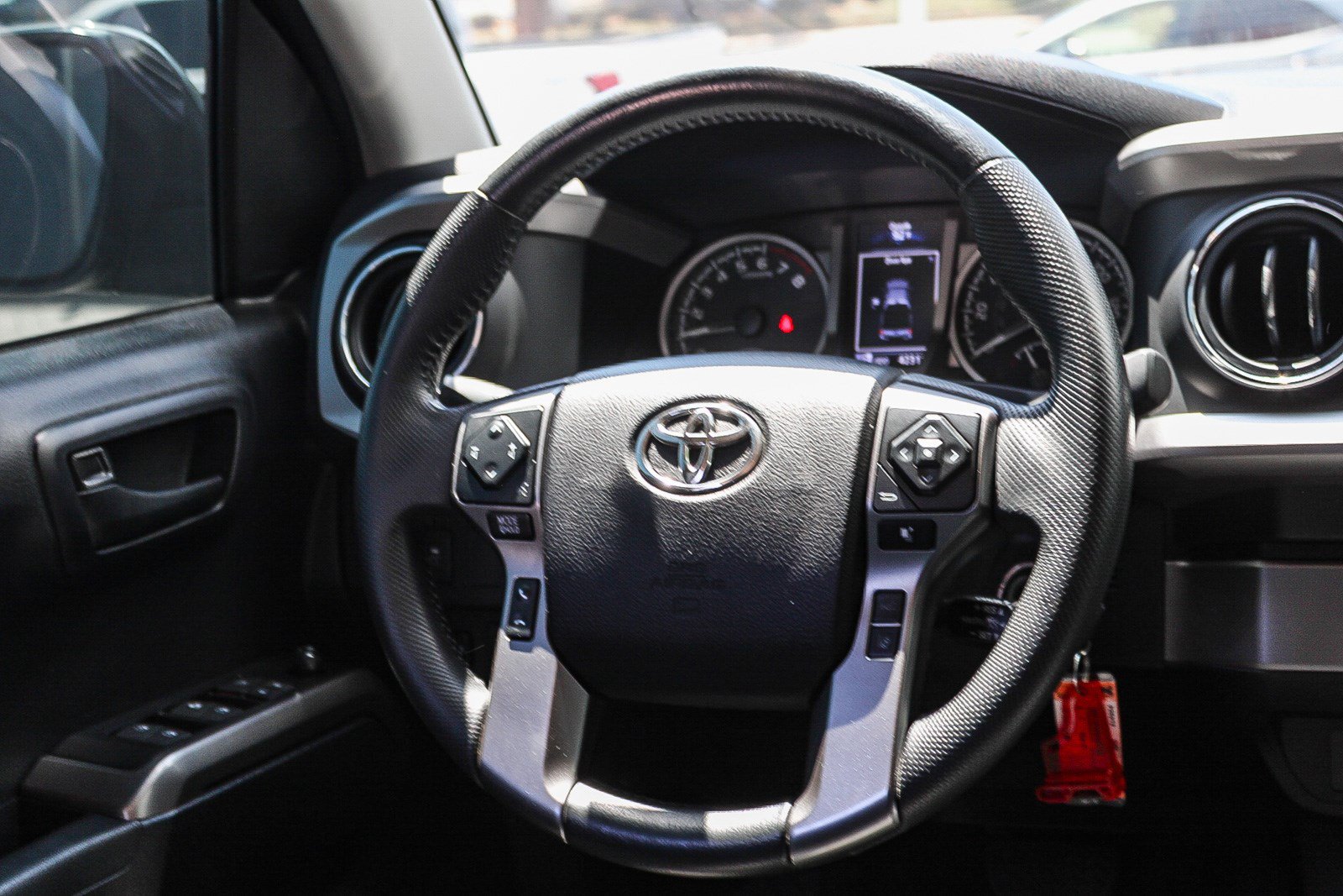 Used 2021 Toyota Tacoma SR5 RWD image 17