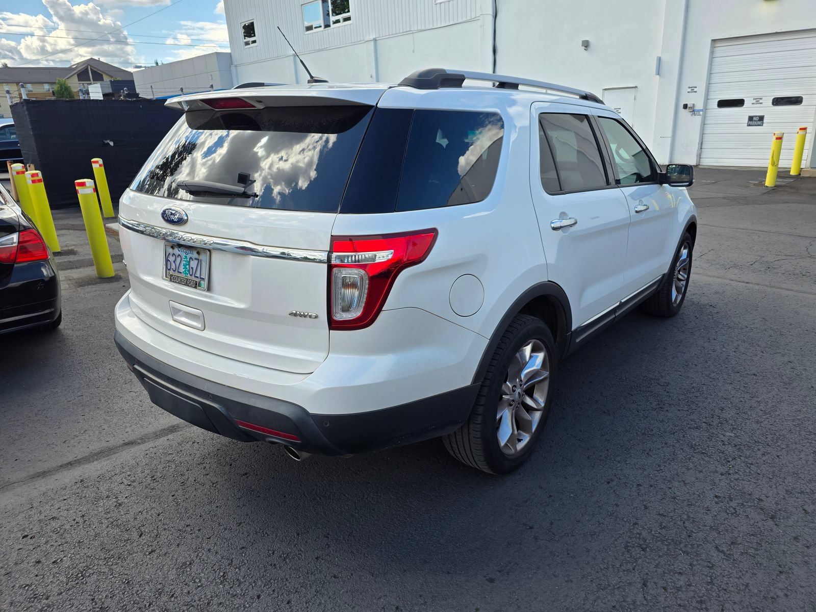 Used 2015 Ford Explorer XLT w/ Equipment Group 202A AWD/4WD image 5