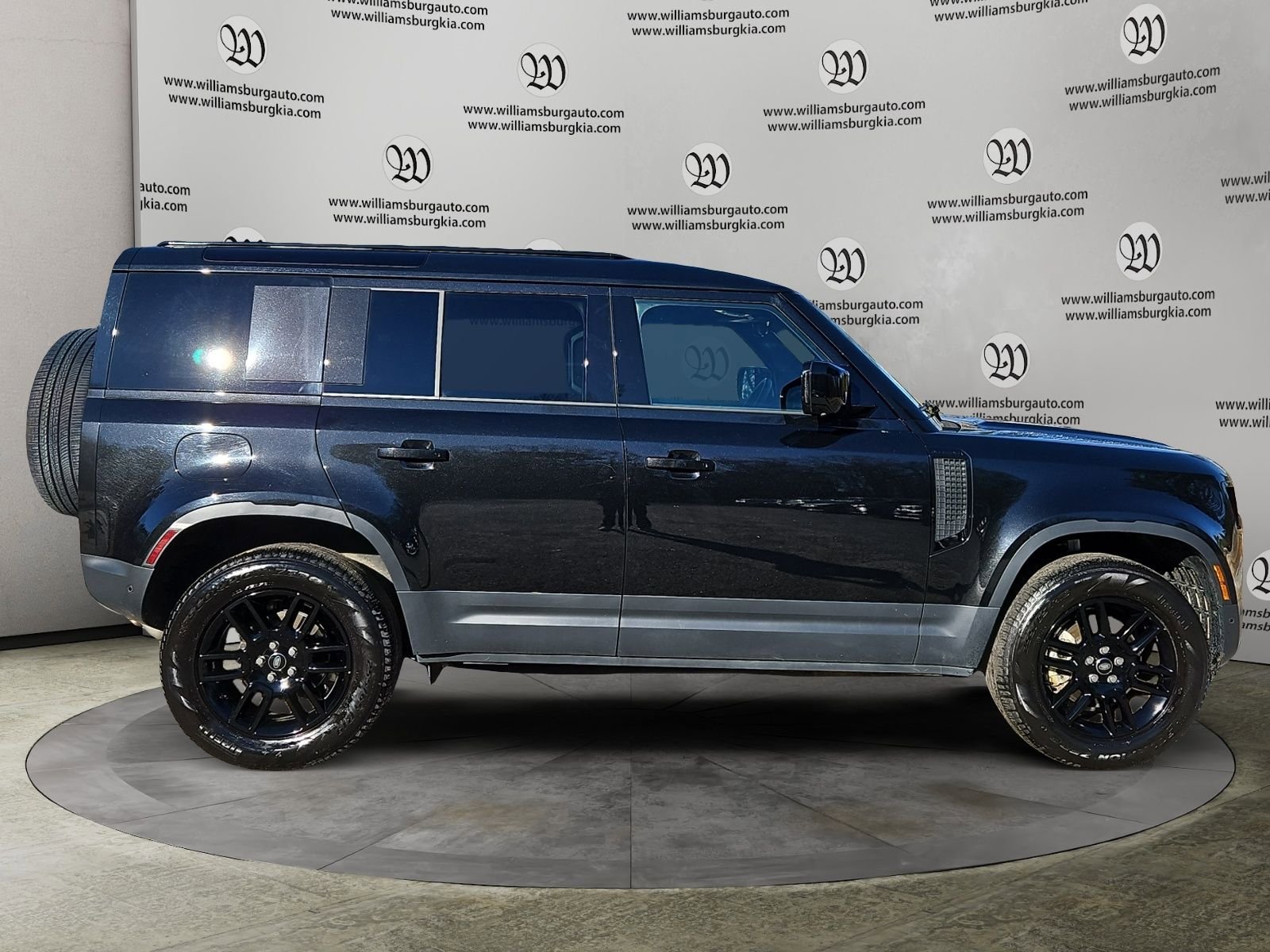 Used 2025 Land Rover Defender 110 S AWD/4WD image 6
