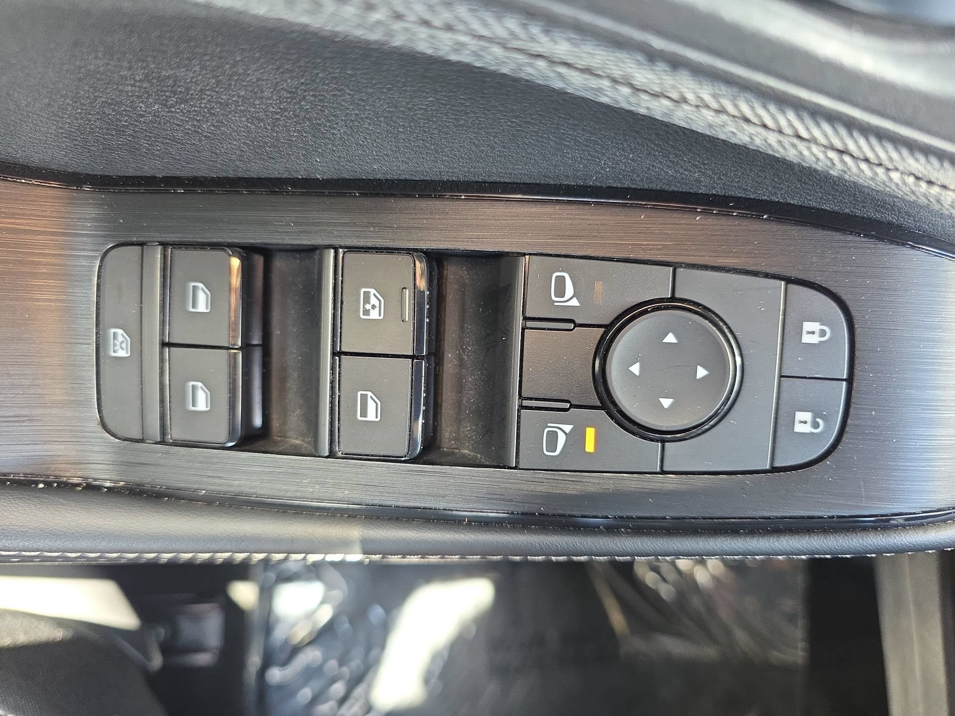 Used 2023 Nissan Rogue SV FWD image 25
