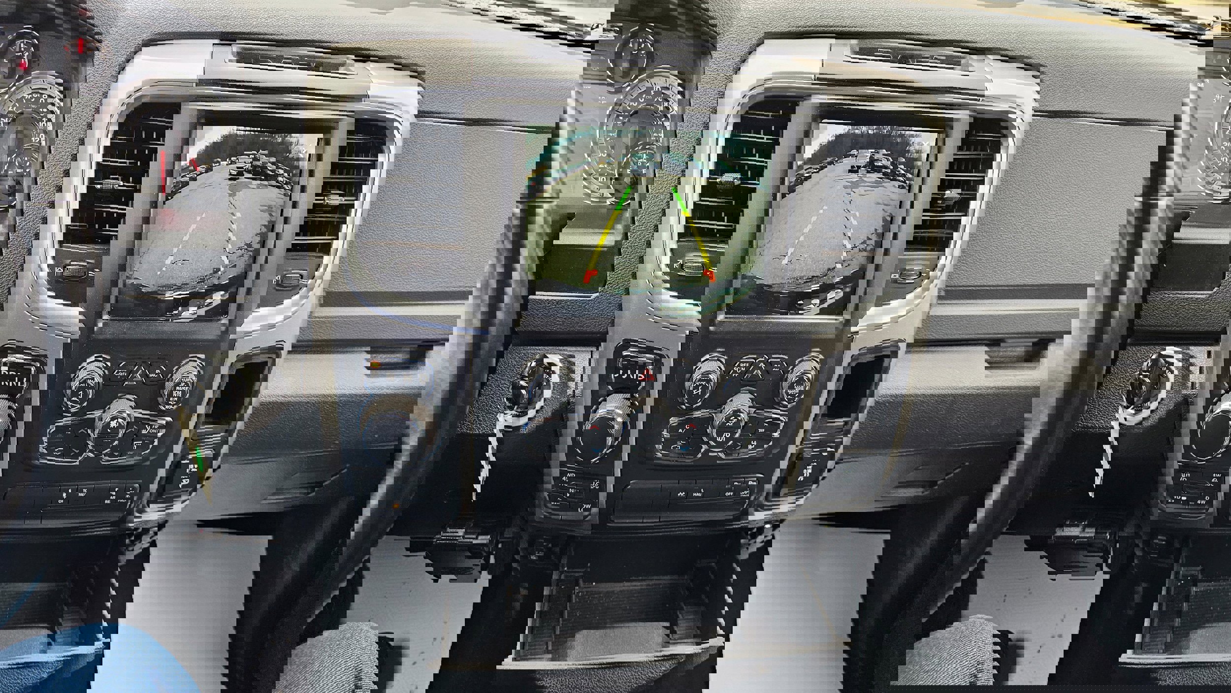 Used 2020 Chevrolet Colorado Z71 image 11