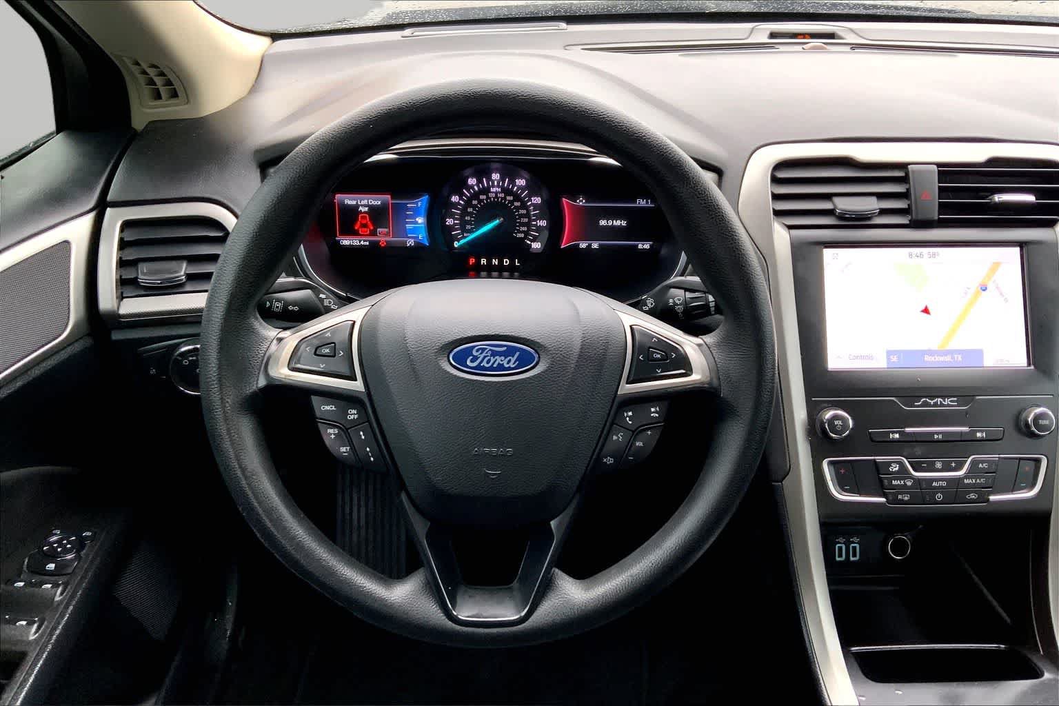 Used 2020 Ford Fusion SE FWD image 6