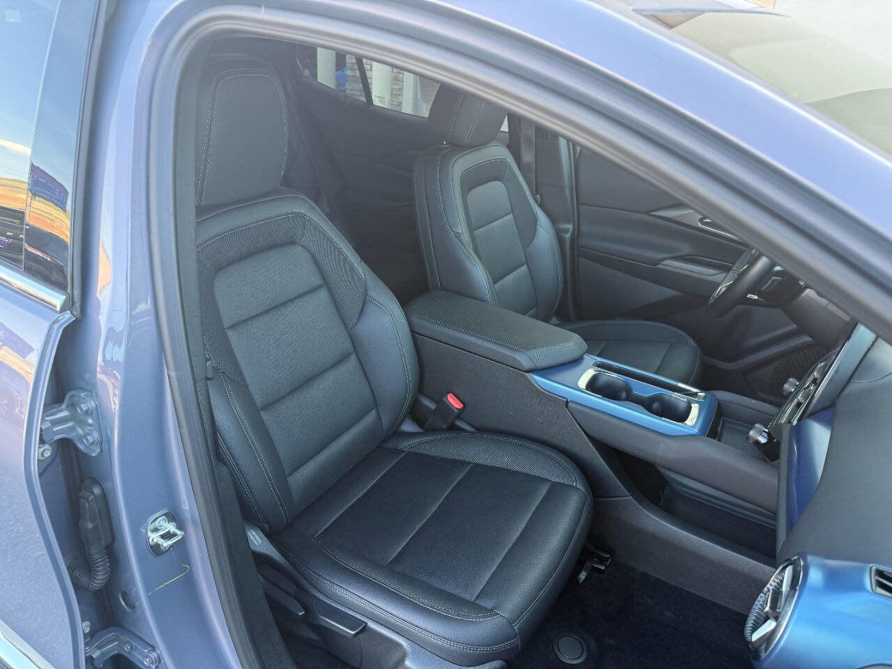 Used 2025 Chevrolet Equinox EV LT AWD/4WD image 11