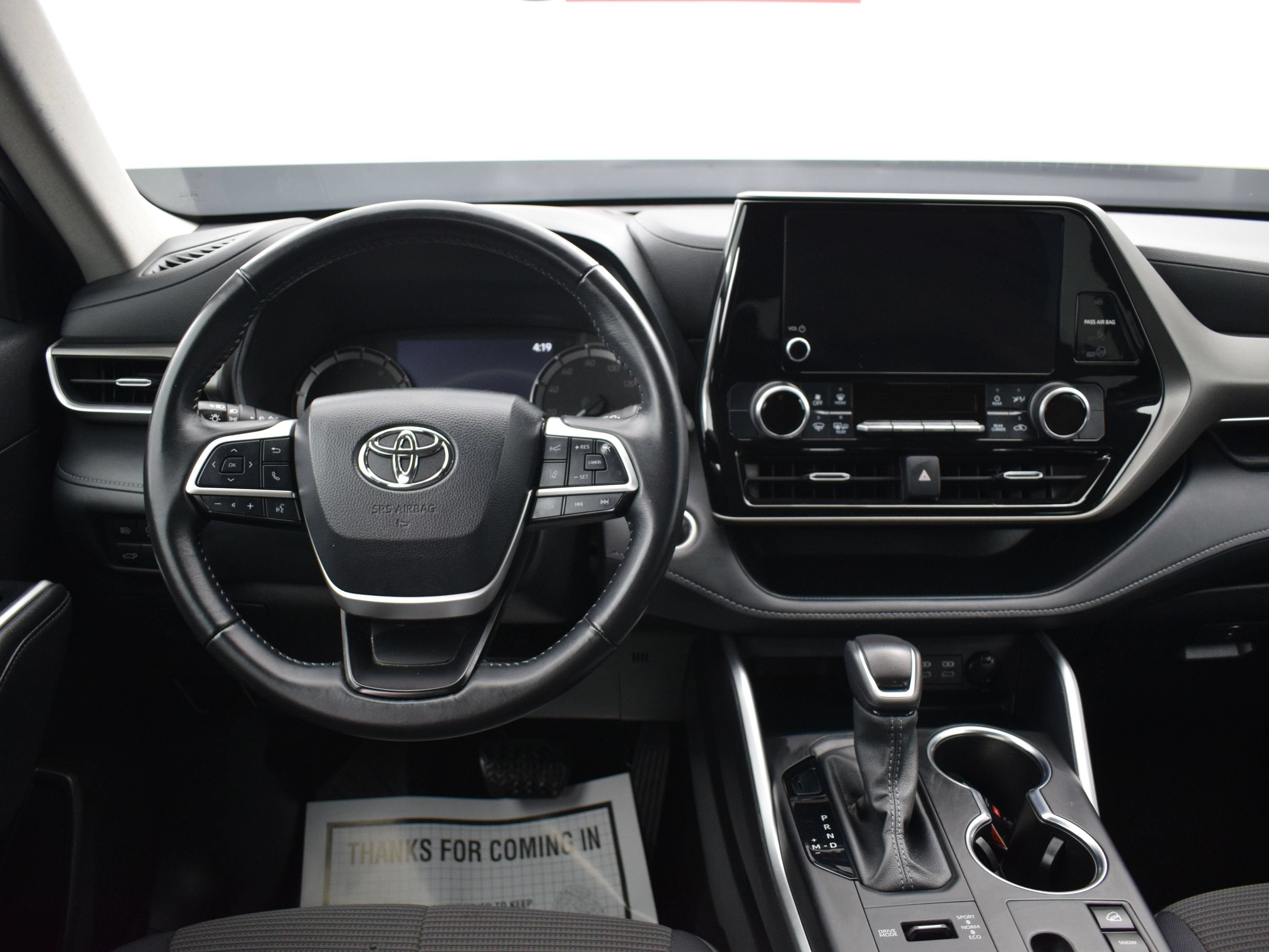 Used 2024 Toyota Highlander LE AWD/4WD image 17