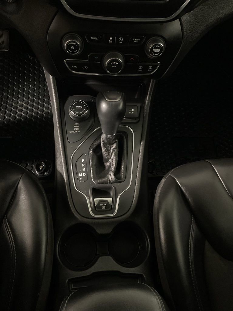 Used 2020 Jeep Cherokee Latitude Plus w/ Cold Weather Group image 26