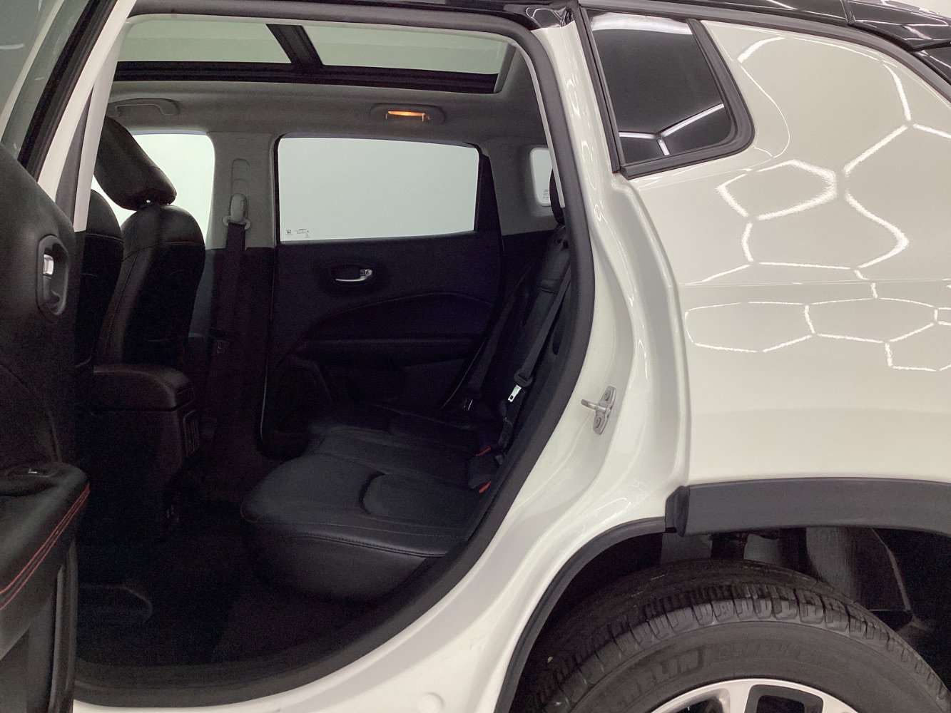 Used 2017 Jeep Compass Trailhawk w/ Leather Interior Group AWD/4WD image 20