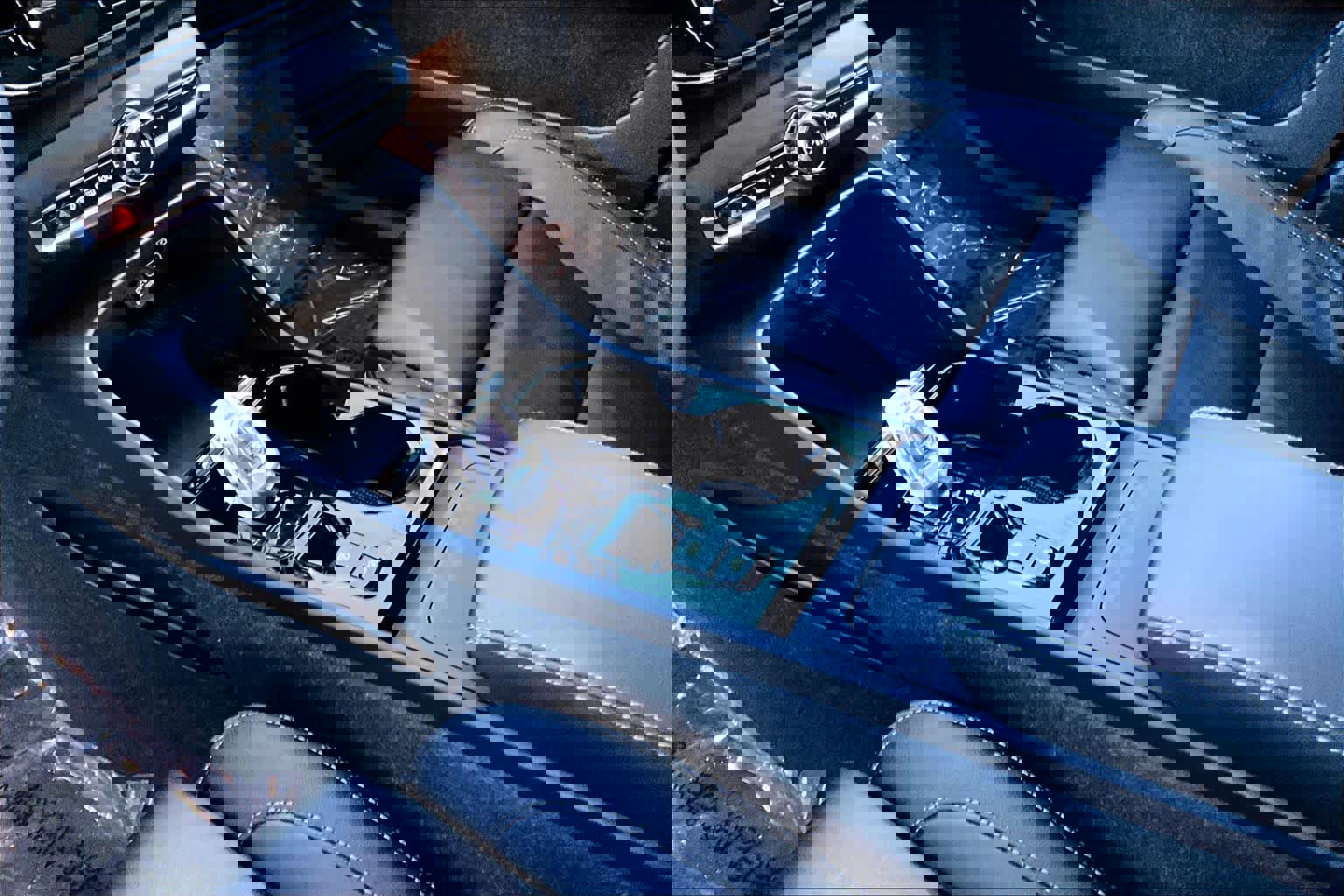 Certified 2024 Volvo XC40 B5 Plus w/ Protection Package Premier image 13