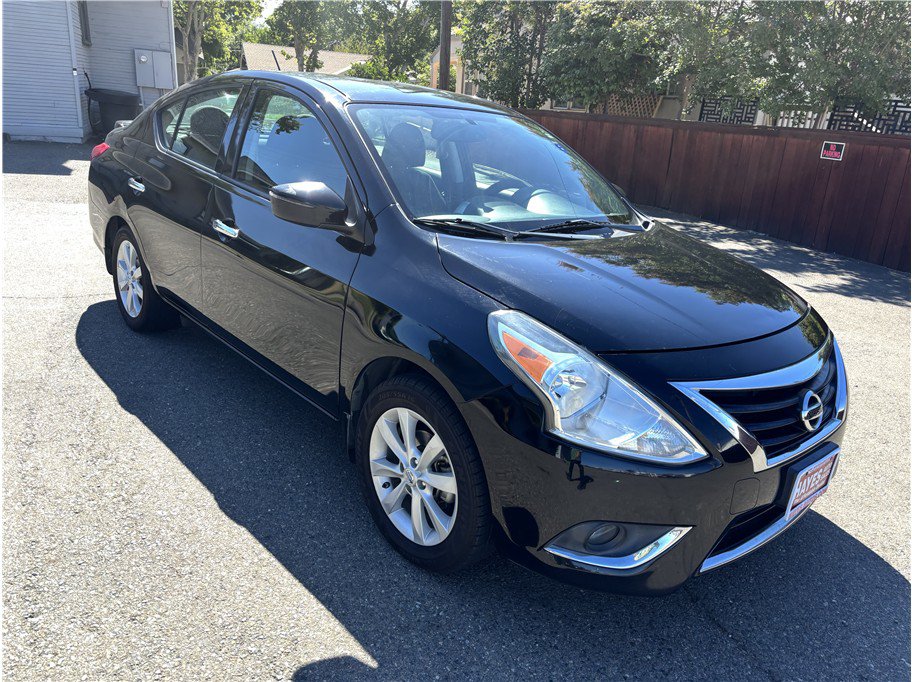 Used 2015 Nissan Versa w/ SL Tech Package FWD image 1