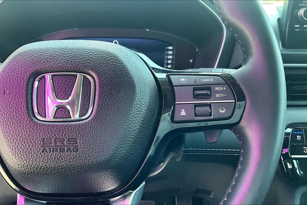 Used 2025 Honda Pilot Elite image 24