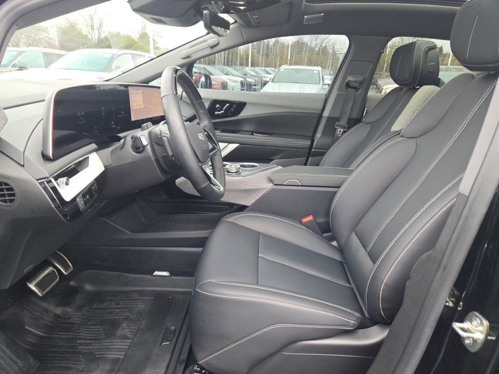 Used 2025 Cadillac Optiq Luxury 1 w/ LPO, Floor Liner Package AWD/4WD image 23