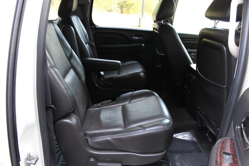 Used 2014 GMC Yukon XL Denali AWD/4WD image 18