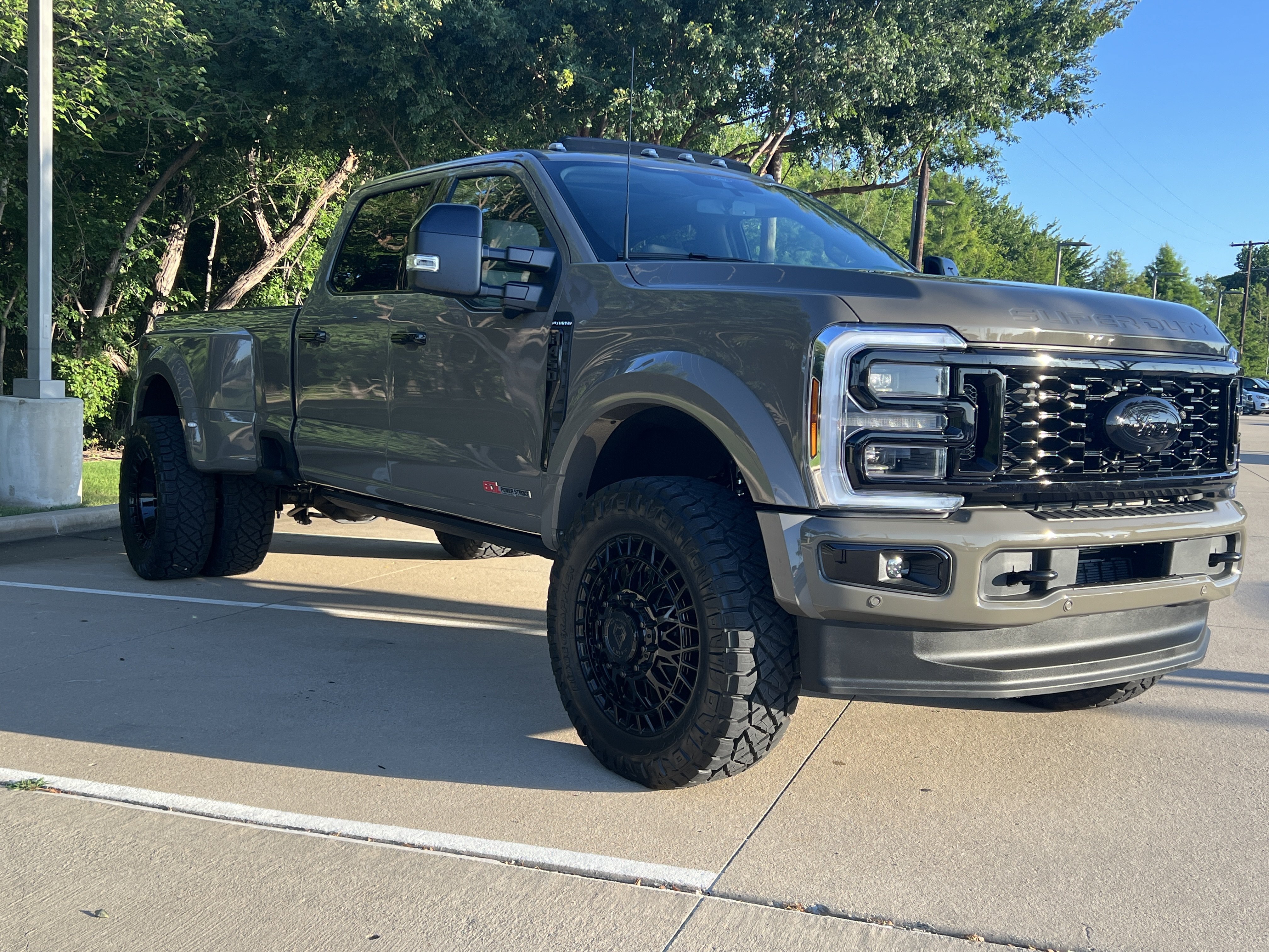 Used 2026 Ford F450 Platinum w/ Platinum Plus Package AWD/4WD image 2