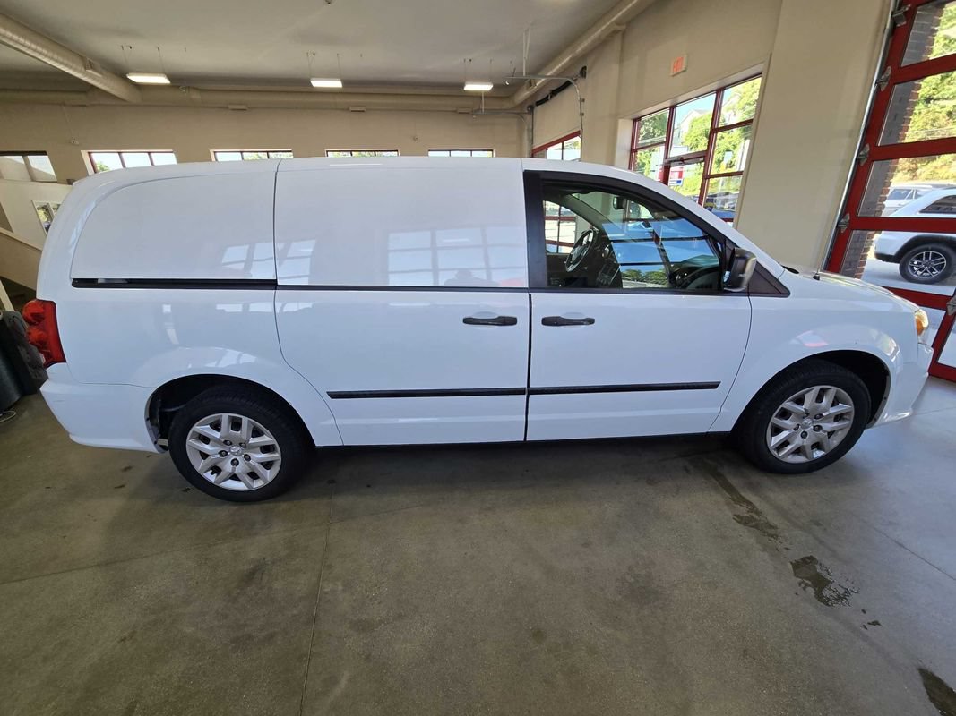 Used 2014 RAM C/V Tradesman w/ UConnect Hands-Free Group FWD image 7