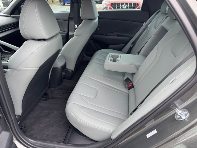 Used 2025 Hyundai Elantra Limited image 17