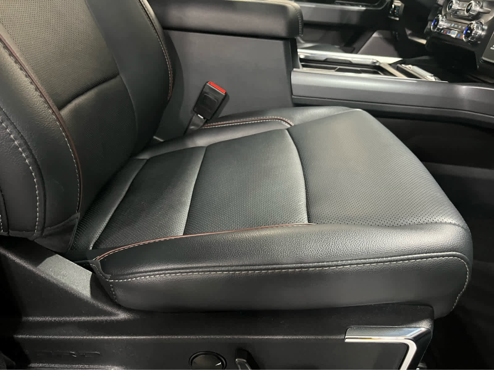 Used 2024 Ford F250 Lariat w/ Lariat Ultimate Package image 56