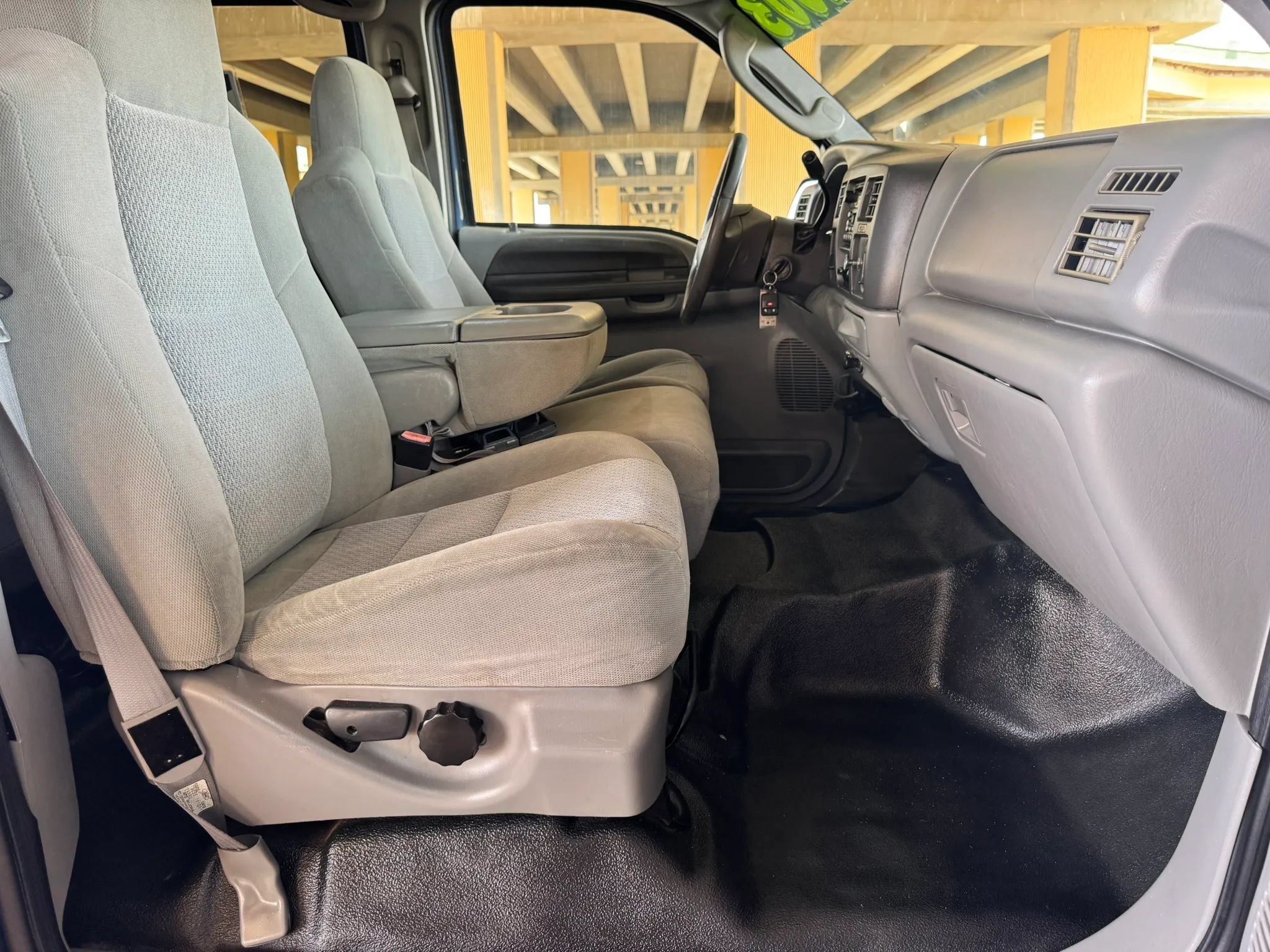 Used 2003 Ford Excursion XLT AWD/4WD image 26