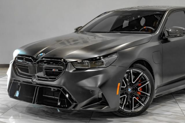 Used 2026 BMW M5 w/ Carbon Package AWD/4WD image 5