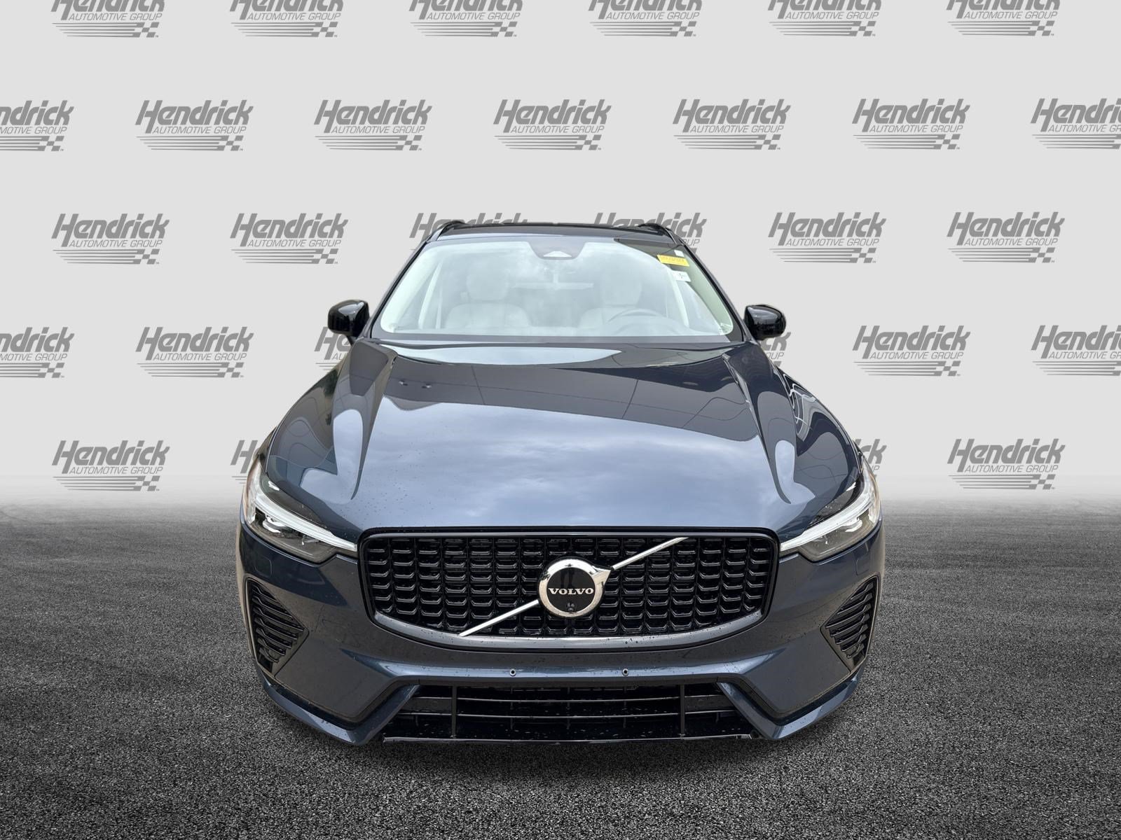 Used 2024 Volvo XC60 B5 Plus w/ Protection Package Premier AWD/4WD image 3