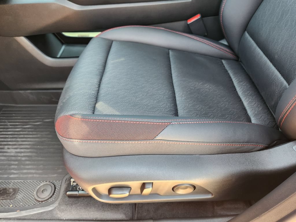 New 2027 Chevrolet Equinox RS w/ Convenience Package III FWD image 17