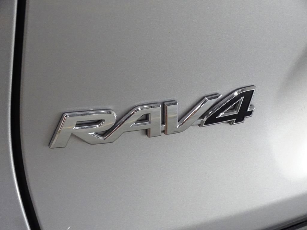 Used 2021 Toyota RAV4 XLE Premium image 37