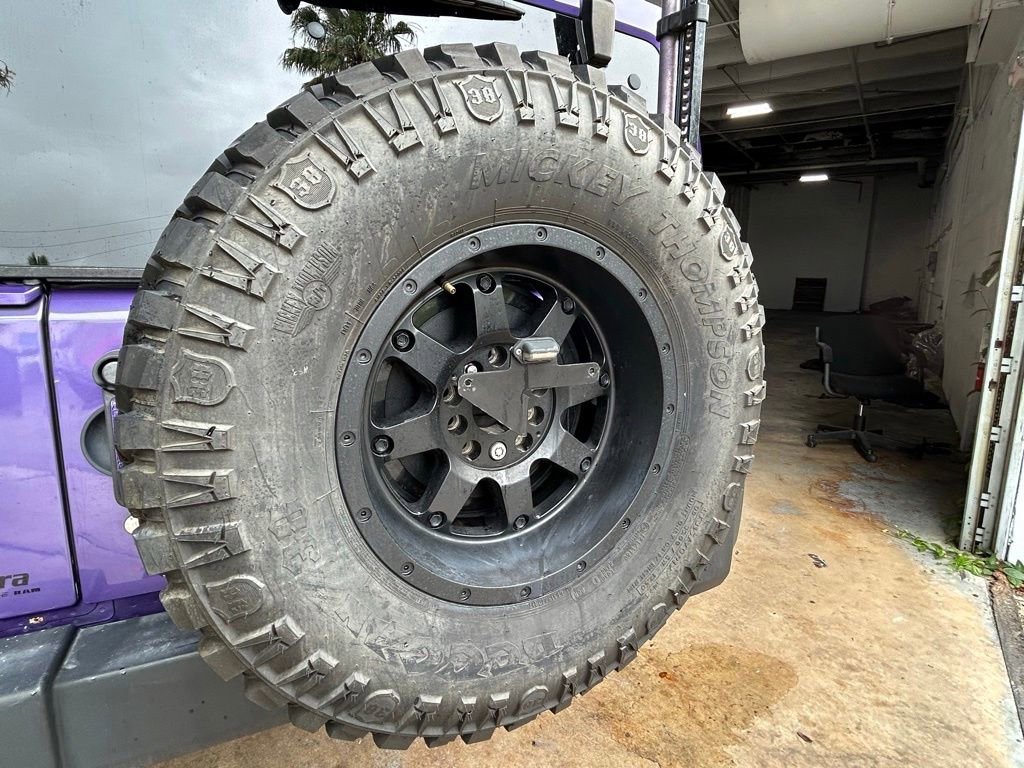 Used 2017 Jeep Wrangler Unlimited Rubicon w/ Connectivity Group AWD/4WD image 34